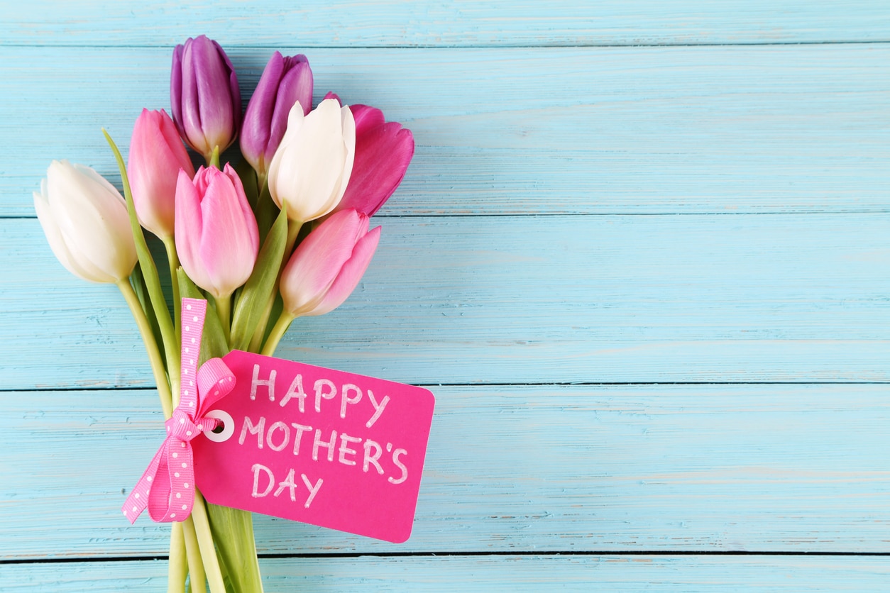 Looking For Mother’s Day Ideas in Sheffield? Treat Your Mum at Owlerton Stadium - Mother's Day Ideas - Owlerton Stadium